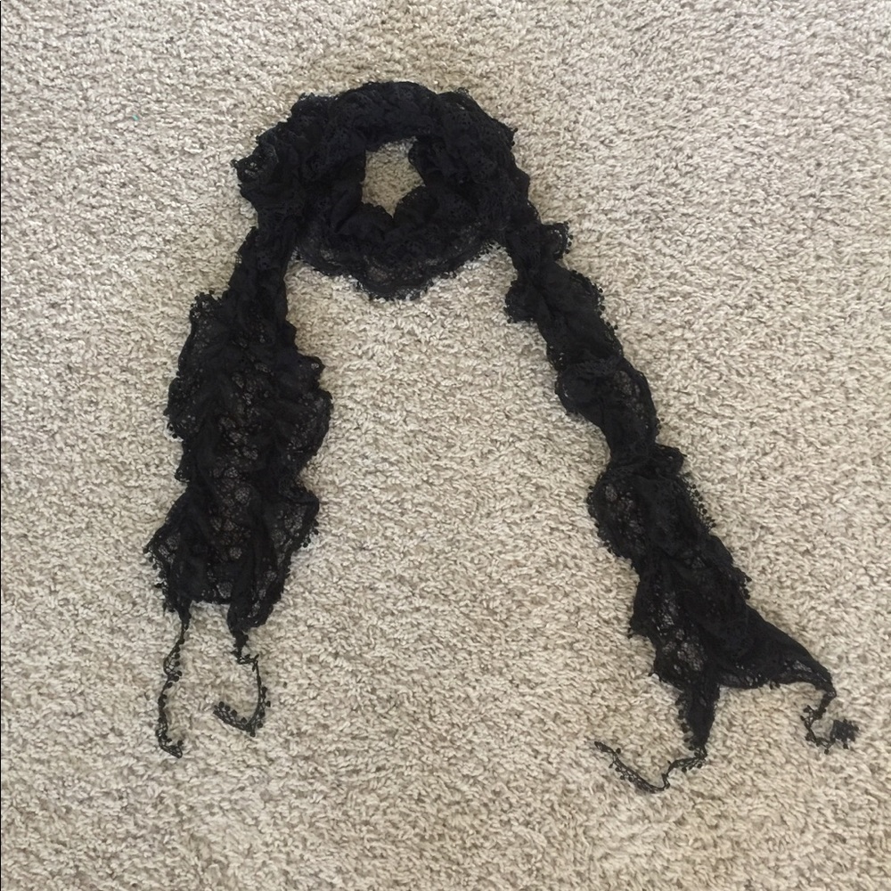 🎉 black lace scarf